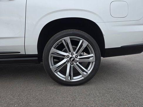 Certified 2025 Cadillac Escalade ESV Sport Platinum image 34