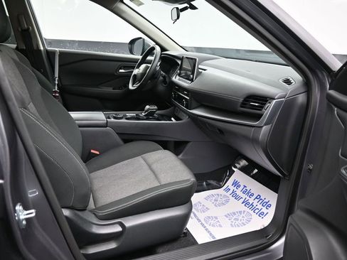 Used 2025 Nissan Rogue SV AWD/4WD image 18