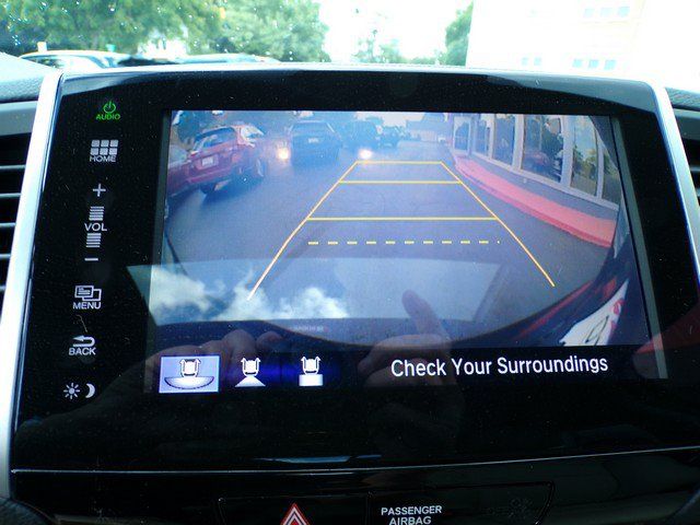 Used 2016 Honda Pilot Touring image 13