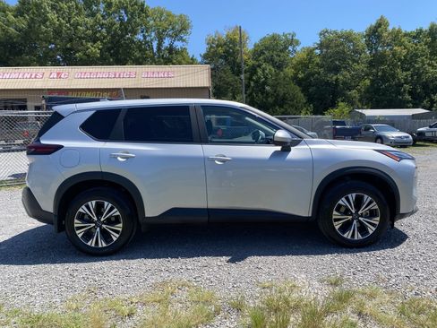 Used 2023 Nissan Rogue SV FWD image 4
