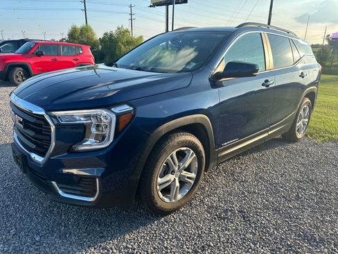 Used 2022 GMC Terrain SLE w/ Driver Convenience Package FWD image 29