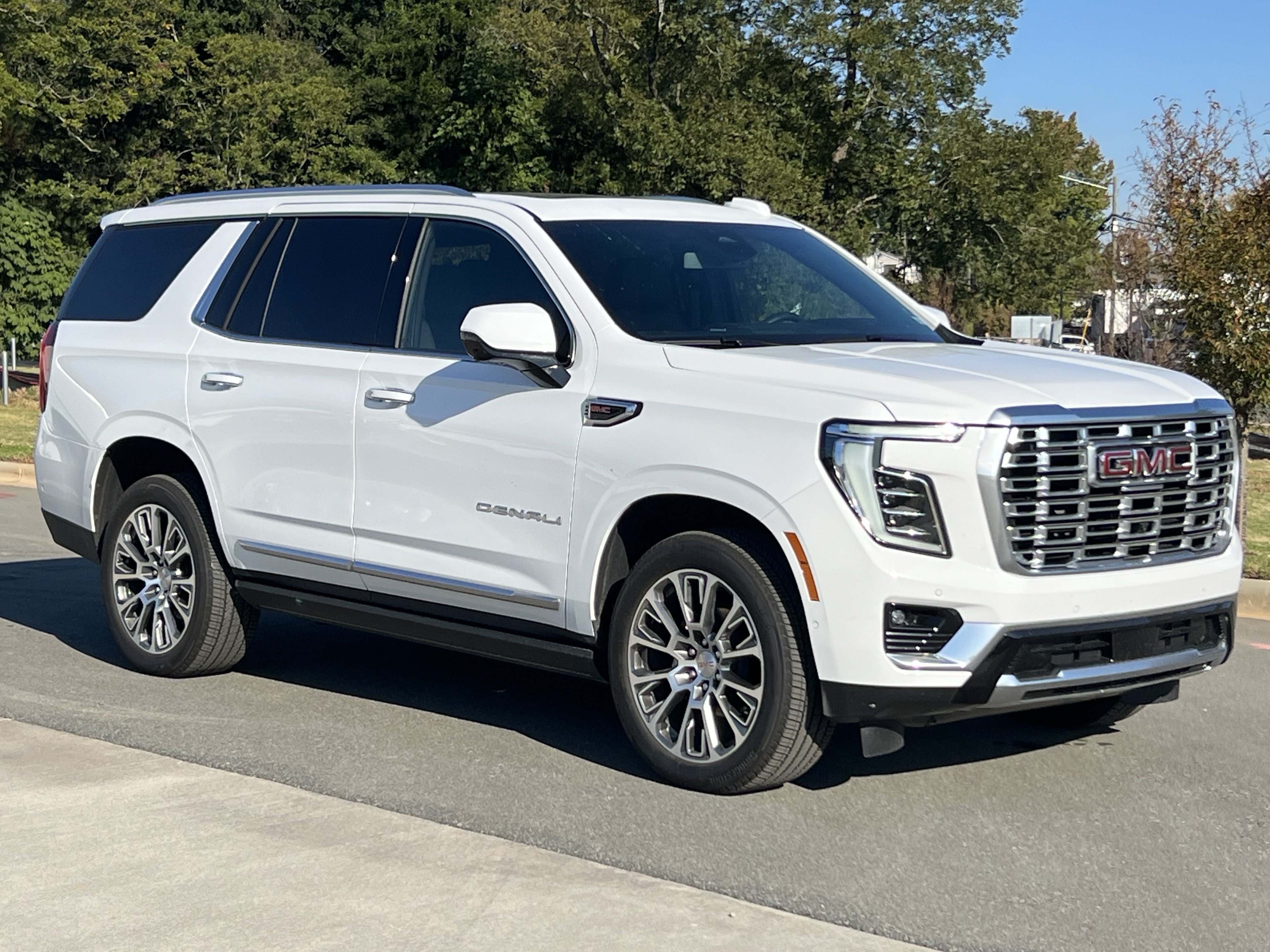 Used 2026 GMC Yukon Denali w/ Sun & Power Step Package AWD/4WD image 1