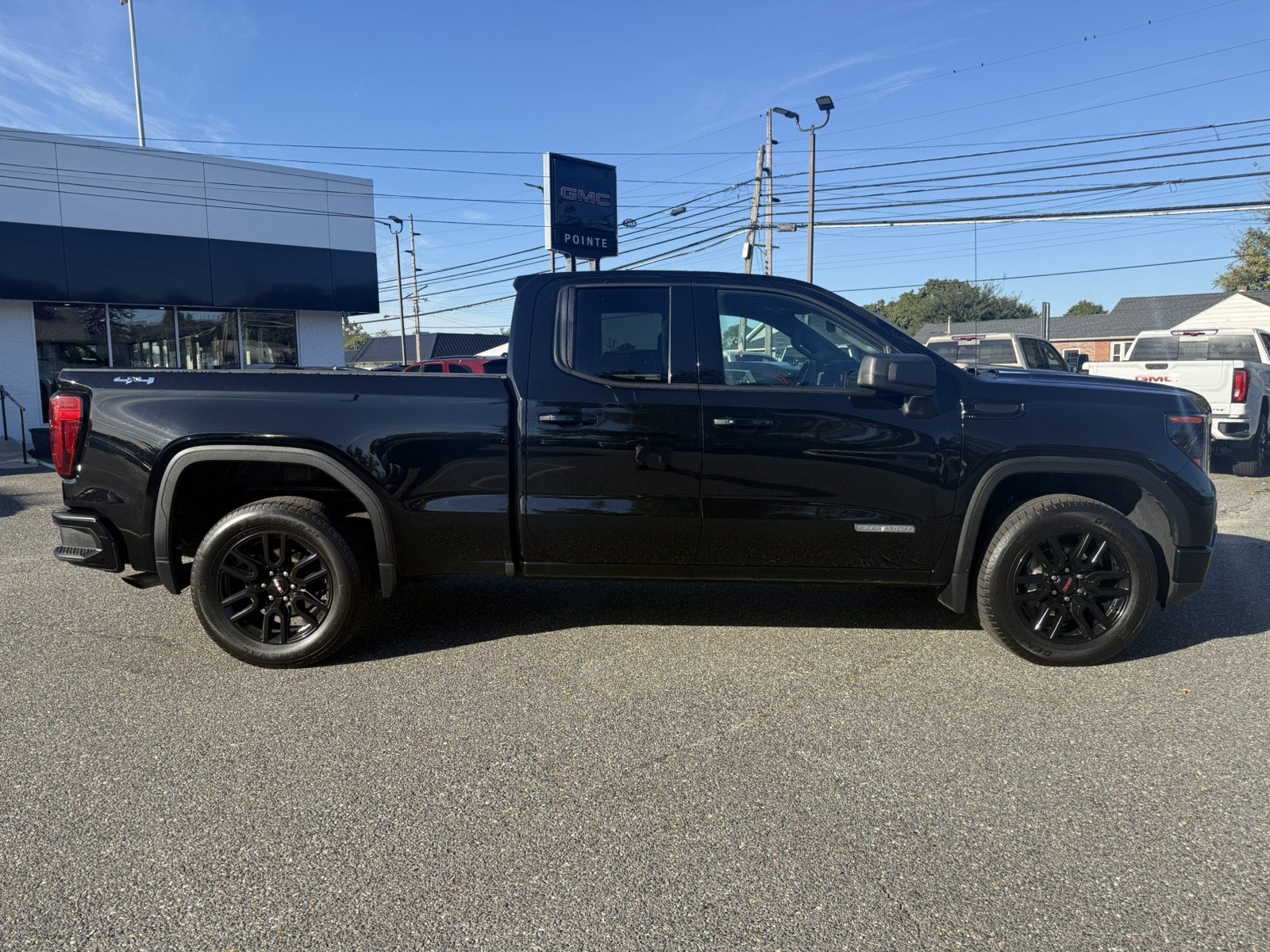Used 2023 GMC Sierra 1500 Elevation AWD/4WD image 2