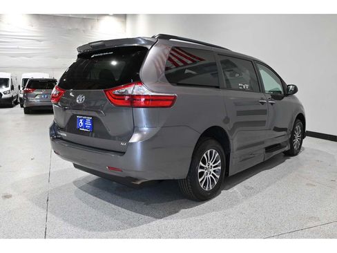 Used 2020 Toyota Sienna XLE FWD image 6