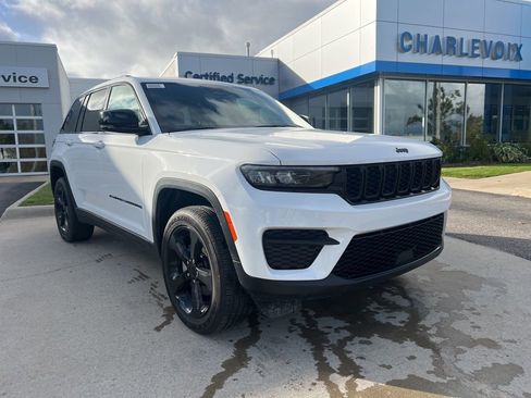 New 2025 Jeep Grand Cherokee Altitude AWD/4WD image 1