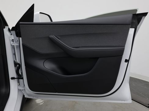 Used 2026 Tesla Model Y 2WD image 35