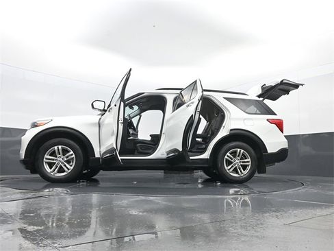 Used 2022 Ford Explorer XLT w/ Equipment Group 202A image 35
