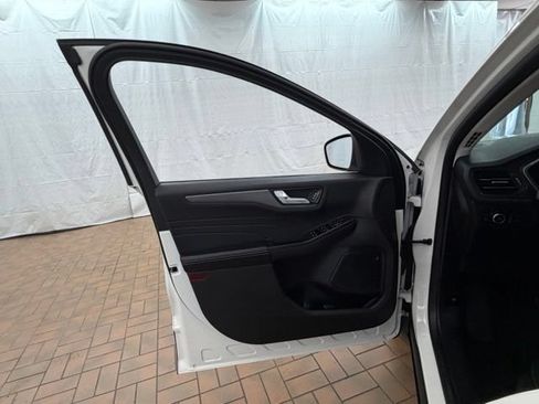Certified 2024 Ford Escape SE FWD image 19