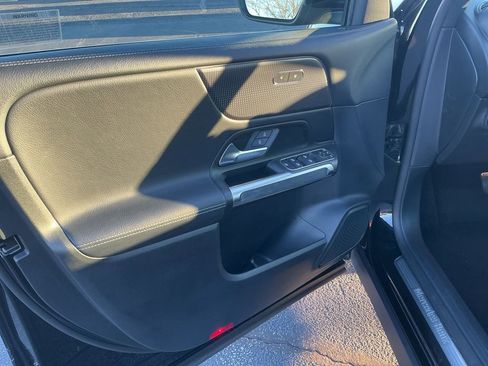 Used 2022 Mercedes-Benz GLB 250 image 9