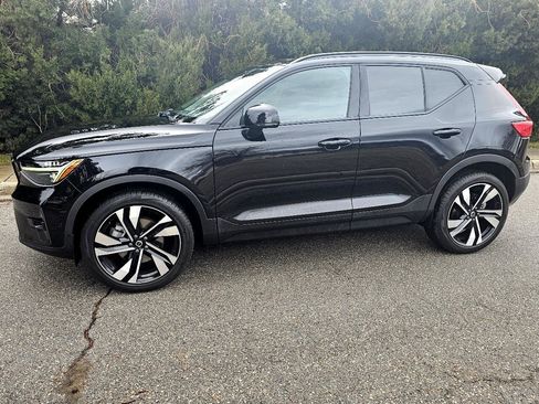 Used 2023 Volvo XC40 B5 Ultimate w/ Climate Package image 1