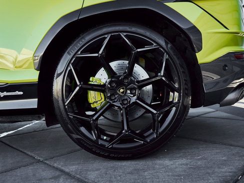 Used 2024 Lamborghini Urus Performante AWD/4WD image 18