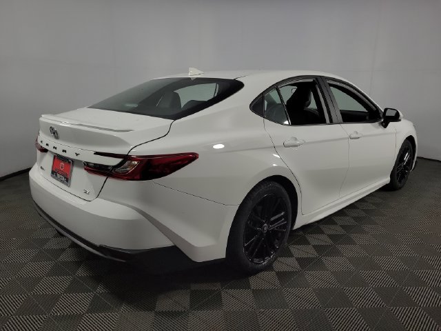 Used 2025 Toyota Camry SE FWD image 8