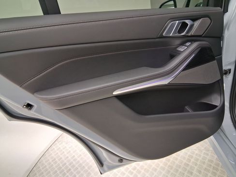 Certified 2025 BMW X7 xDrive40i w/ M Sport Package AWD/4WD image 30