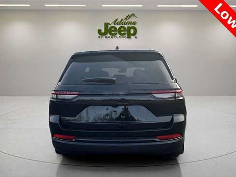 Used 2025 Jeep Grand Cherokee Altitude image 6