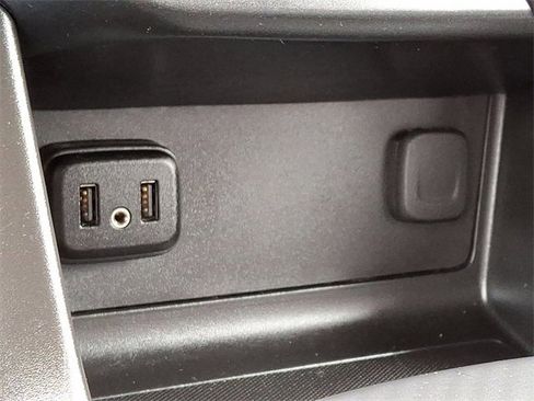 Used 2022 GMC Canyon AT4 image 25