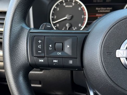 Used 2024 Nissan Rogue SV image 31