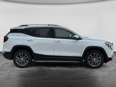 Used 2024 GMC Terrain SLT AWD/4WD image 11