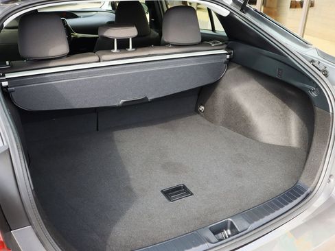 Used 2022 Toyota Prius LE image 24