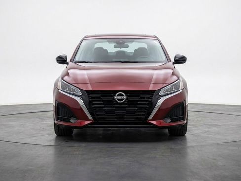 Used 2025 Nissan Altima 2.5 SV image 2