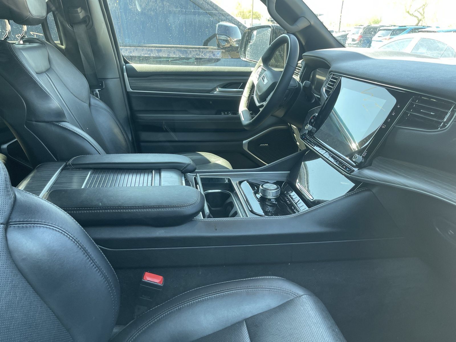 Used 2024 Jeep Wagoneer L Series II w/ Flexible Seating Group RWD image 7