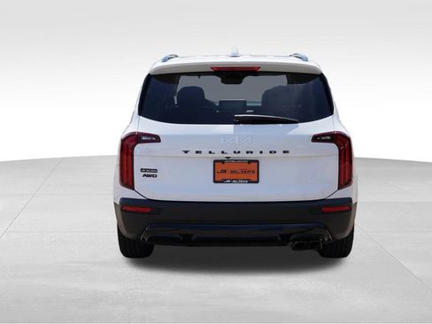 Certified 2022 Kia Telluride SX w/ Nightfall Edition Package AWD/4WD image 6