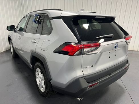 Used 2021 Toyota RAV4 XLE w/ Convenience Package image 24