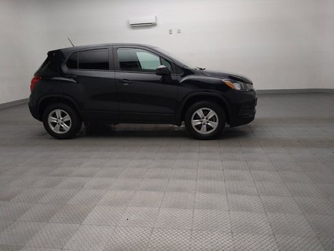Used 2022 Chevrolet Trax LS w/ Tint and Cruise Package AWD/4WD image 11