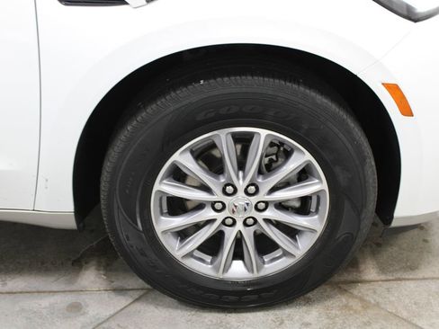 Used 2023 Buick Enclave Essence image 54