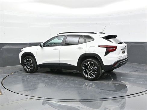 Certified 2025 Chevrolet Trax RS w/ Sunroof Package image 4