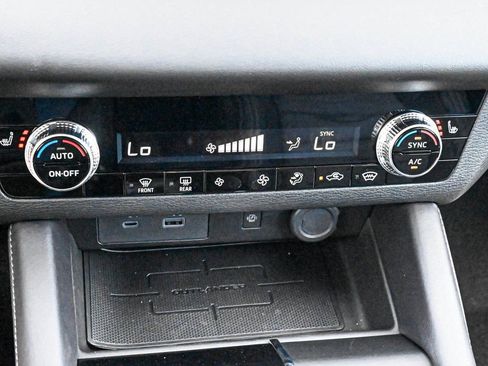 New 2024 Mitsubishi Outlander SE image 20