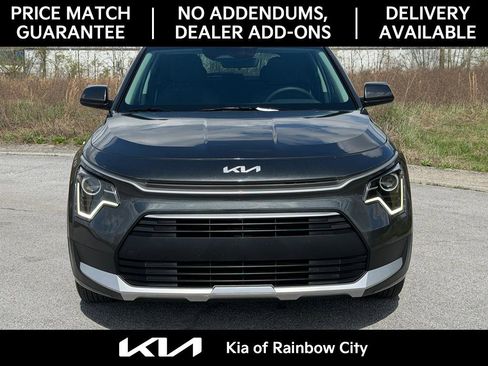 Used 2025 Kia Niro LX image 2