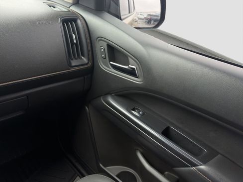 Used 2022 GMC Canyon AT4 image 17