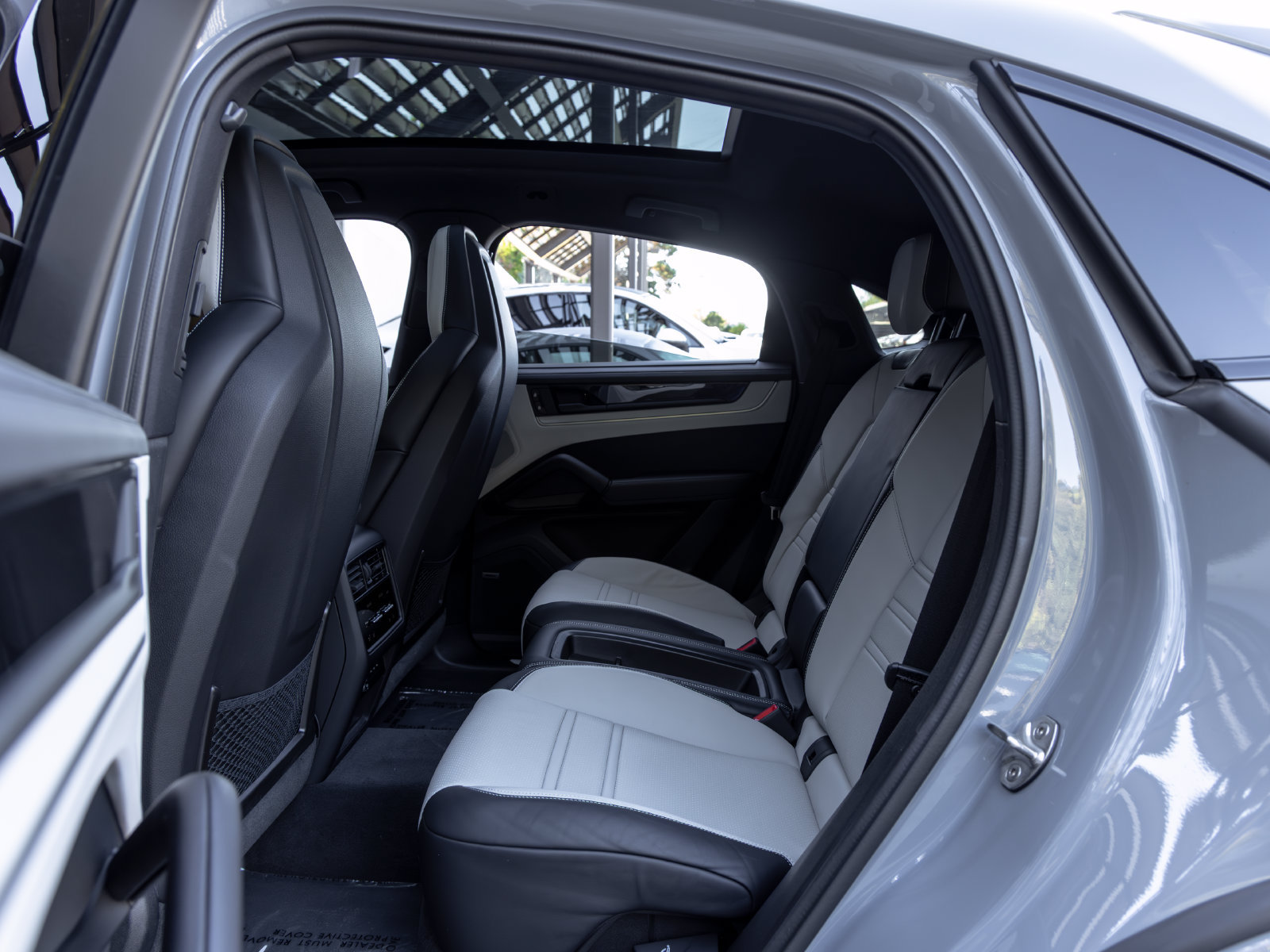 Certified 2024 Porsche Cayenne Coupe AWD/4WD image 42