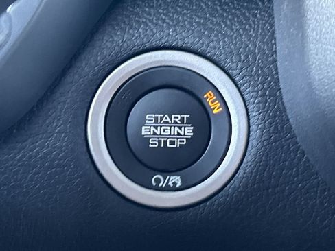 Used 2025 RAM 2500 Laramie AWD/4WD image 17