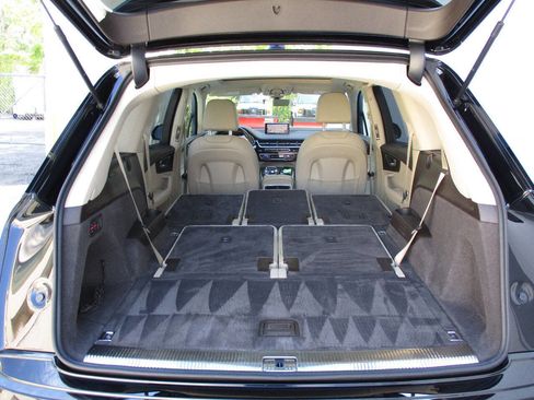 Used 2018 Audi Q7 3.0T Prestige w/ Prestige Package image 40