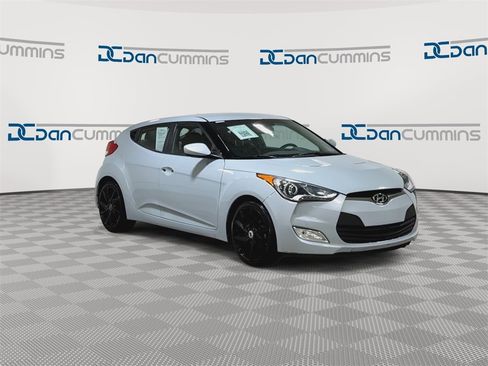 Used 2014 Hyundai Veloster RE:FLEX Edition image 2