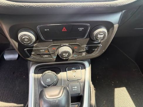 Used 2021 Jeep Compass Latitude w/ Sun and Sound Group AWD/4WD image 27