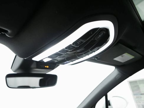 Certified 2025 Porsche Macan image 26