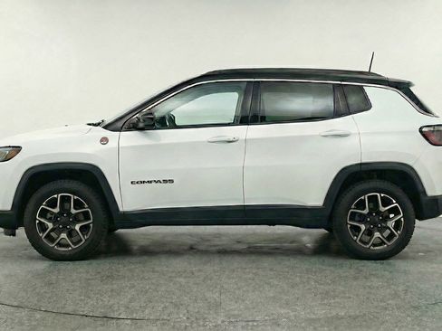Used 2025 Jeep Compass Trailhawk AWD/4WD image 5