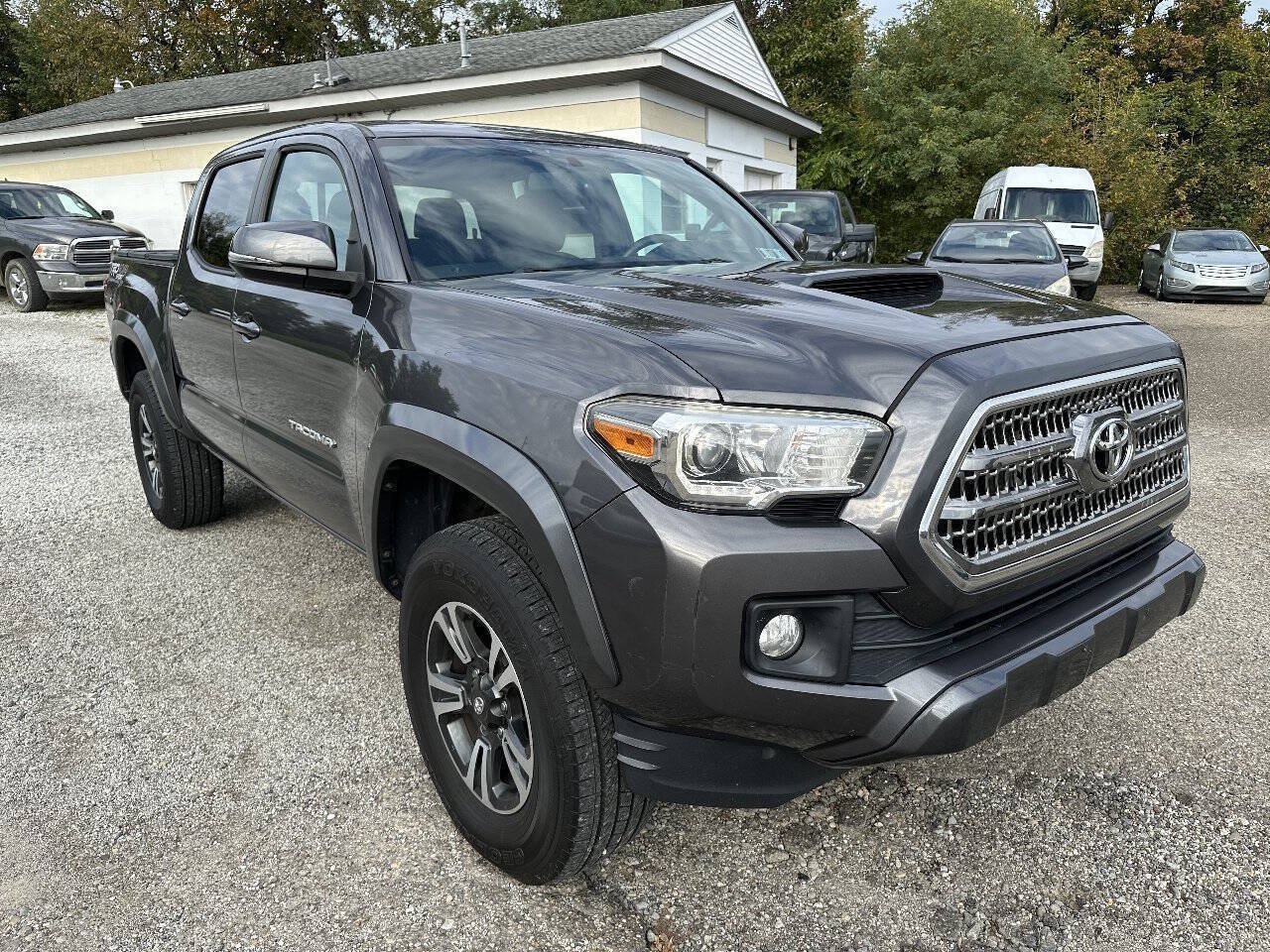 Used 2016 Toyota Tacoma TRD Sport w/ Towing Package AWD/4WD image 9