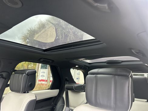 Used 2022 Land Rover Discovery S R-Dynamic image 14