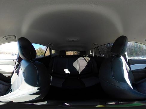 Used 2025 Chevrolet Trax LT image 37