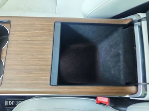 Used 2022 Tesla Model X image 54