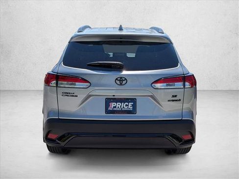 Used 2024 Toyota Corolla Cross SE image 6
