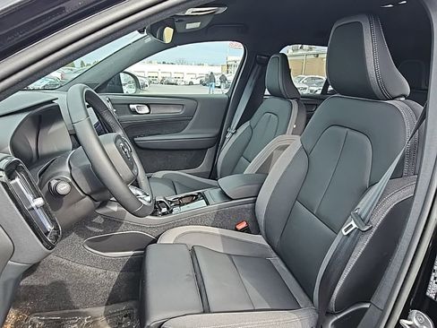 Used 2023 Volvo XC40 Recharge Core w/ Protection Package Premier image 3