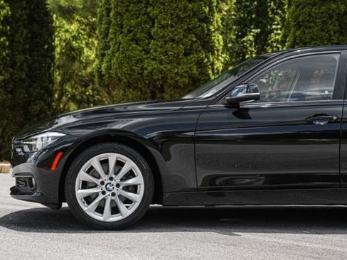 Used 2018 BMW 320i xDrive Sedan AWD/4WD image 10
