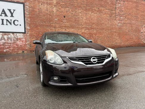 Used 2011 Nissan Altima 3.5 SR w/ Leather Pkg image 2