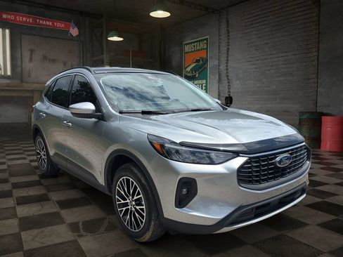 Certified 2023 Ford Escape SE FWD image 2