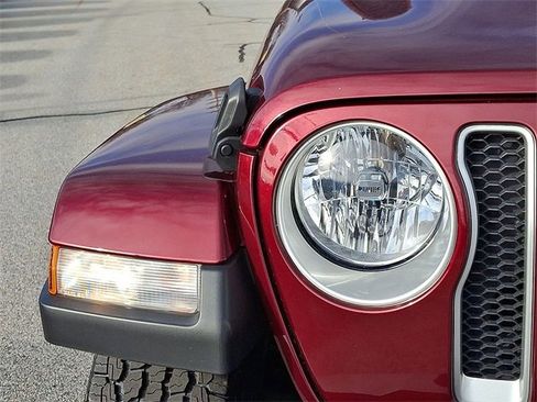 Certified 2022 Jeep Wrangler Unlimited Sahara w/ Cold Weather Group image 28