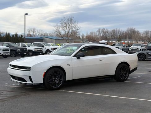 Used 2024 Dodge Charger R/T w/ Plus Group image 16